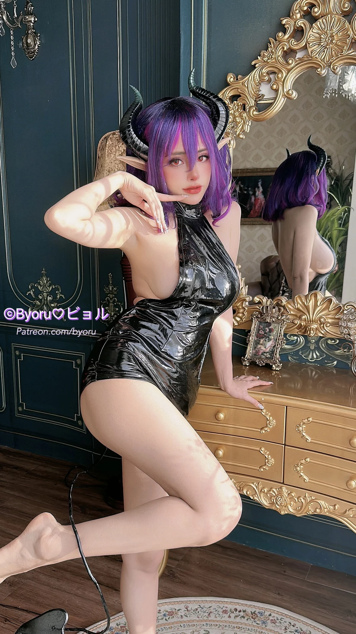 日本性感萝莉Byoru-Vermeil主题性感黑色皮质连衣短裙露翘臀美腿惹火诱惑写真48P