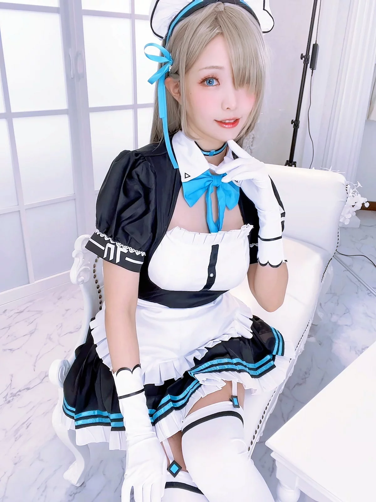 Coser妹子Ely_eee之濑明日奈3造型主题性感蓝色高叉连体衣配超薄黑丝诱惑写真42P