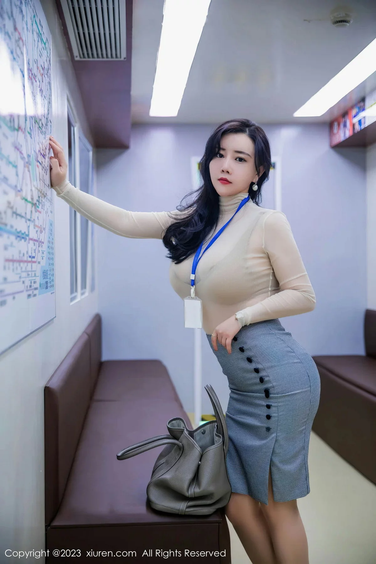 XiuRen第7054期_模特王婉悠Queen性感薄透上衣露杏色内衣配原色丝袜诱惑写真78P