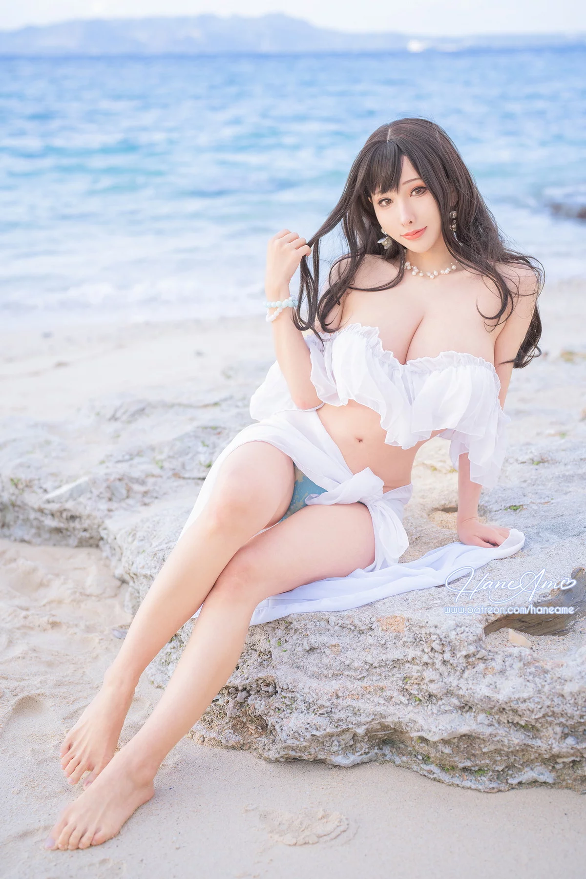 Coser美女雨波_HaneAme冲绳白沙之恋主题沙滩白色低胸服饰秀豪乳诱惑写真41P