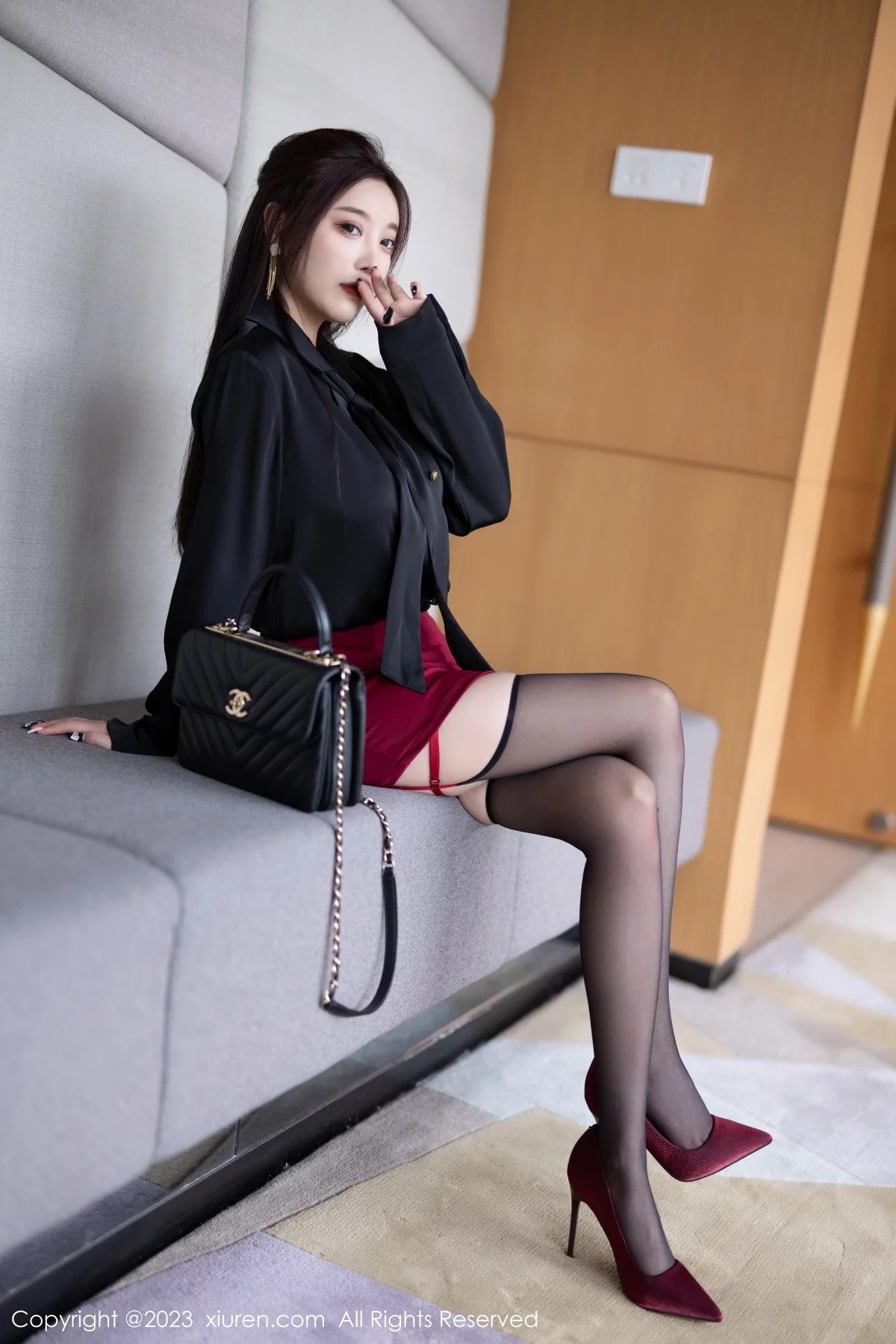 XiuRen第7062期_女神杨晨晨Yome脱深蓝上衣露性感肉色蕾丝边内衣迷人诱惑写真81P