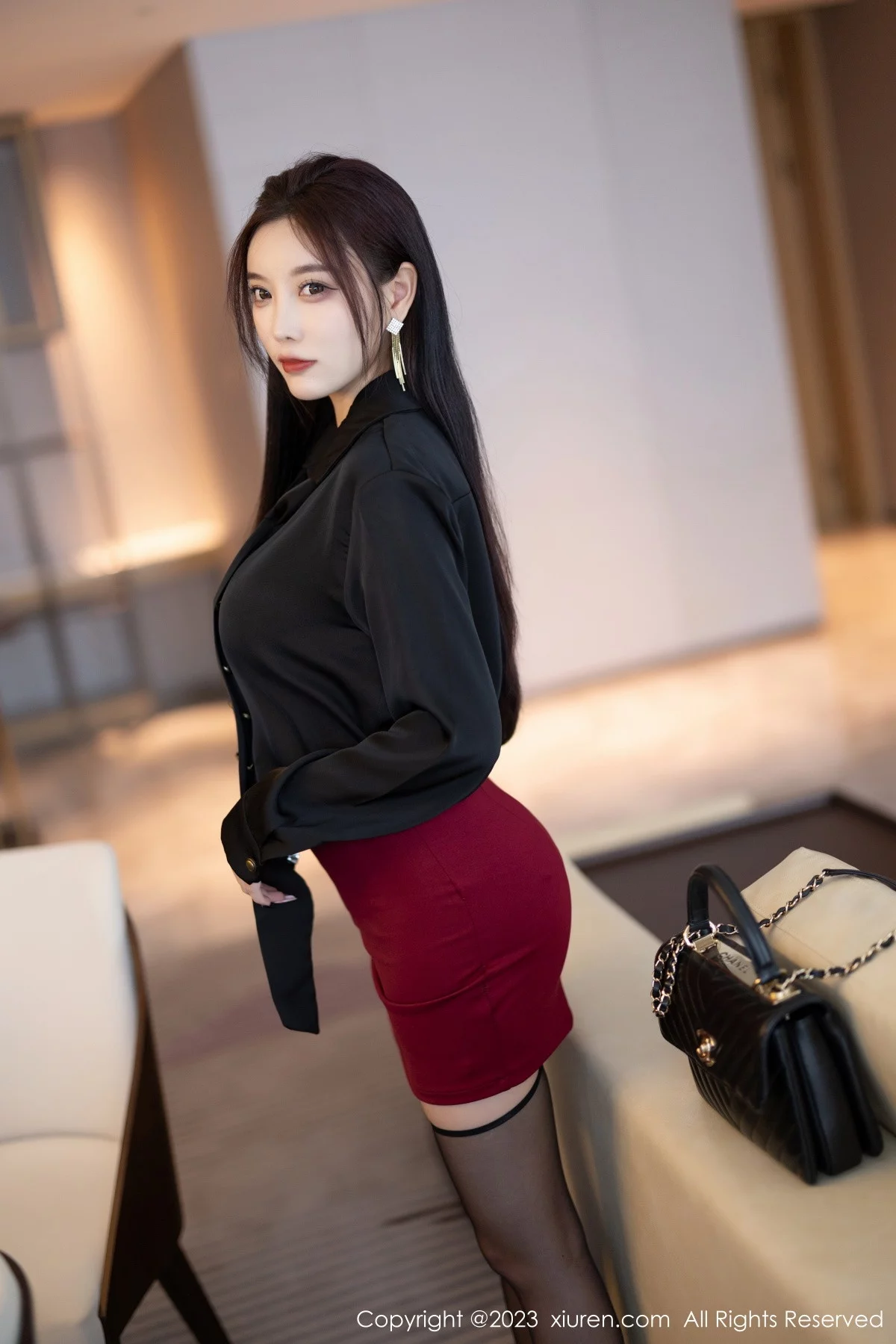 XiuRen第7062期_女神杨晨晨Yome脱深蓝上衣露性感肉色蕾丝边内衣迷人诱惑写真81P