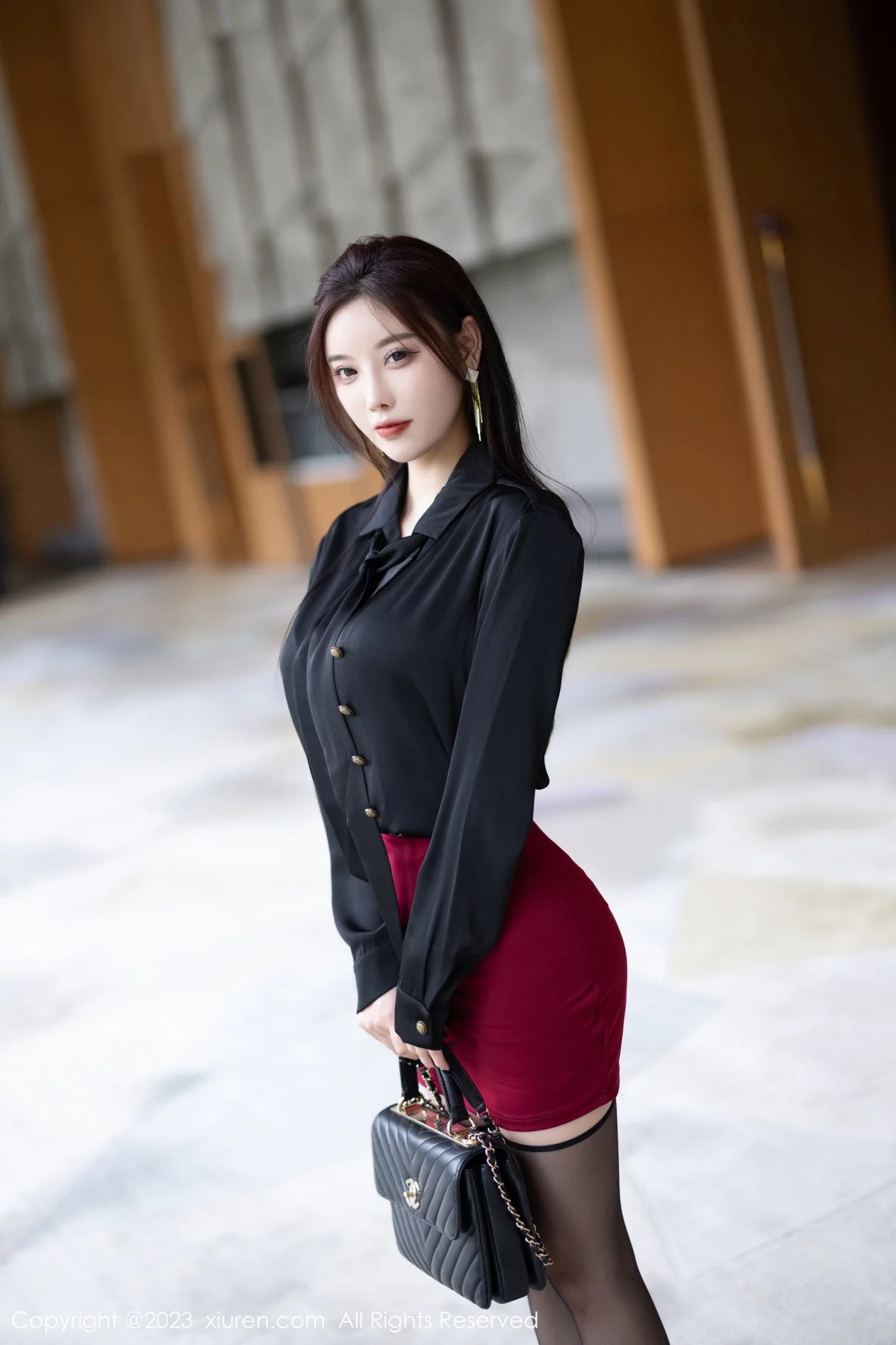 XiuRen第7062期_女神杨晨晨Yome脱深蓝上衣露性感肉色蕾丝边内衣迷人诱惑写真81P