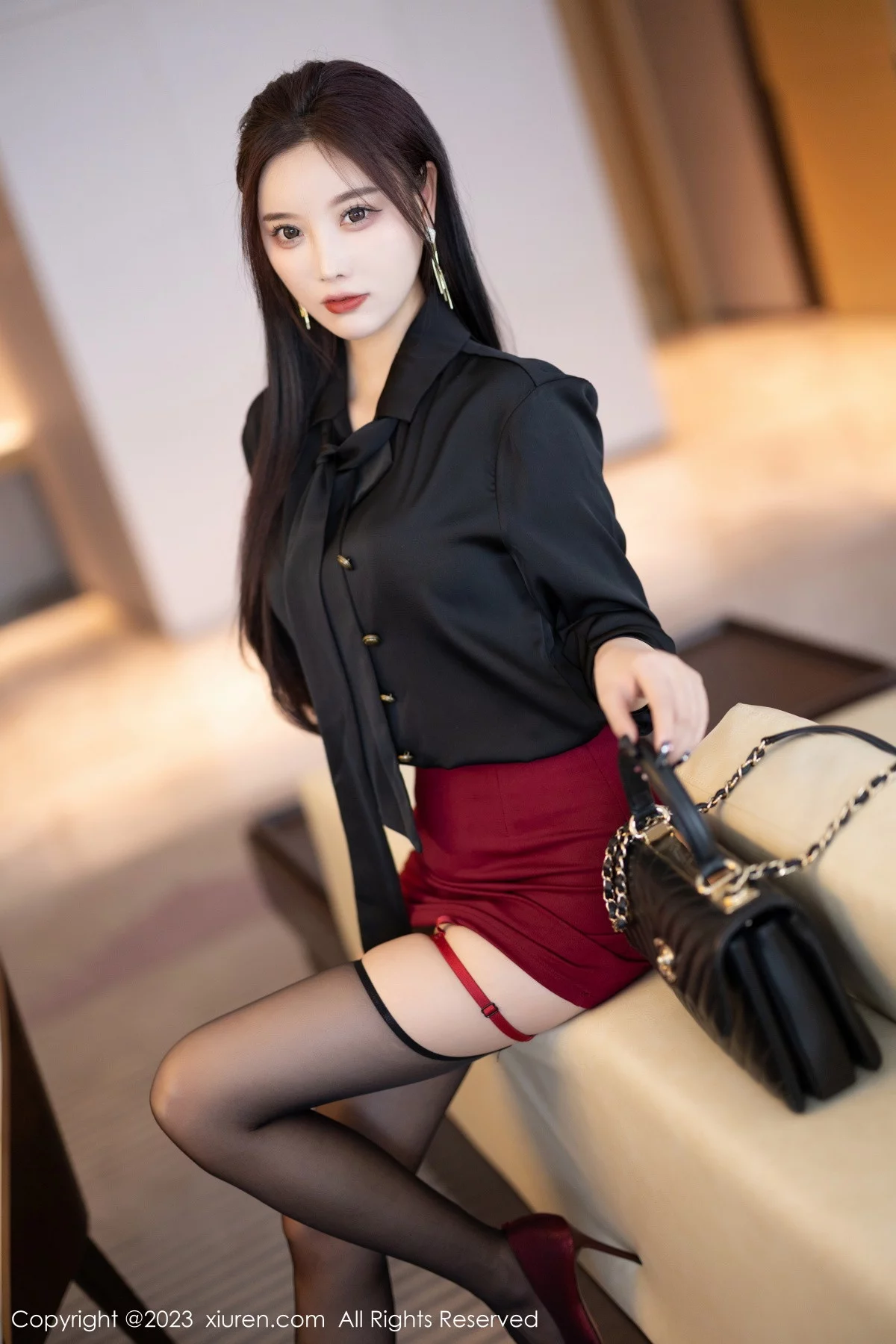 XiuRen第7062期_女神杨晨晨Yome脱深蓝上衣露性感肉色蕾丝边内衣迷人诱惑写真81P