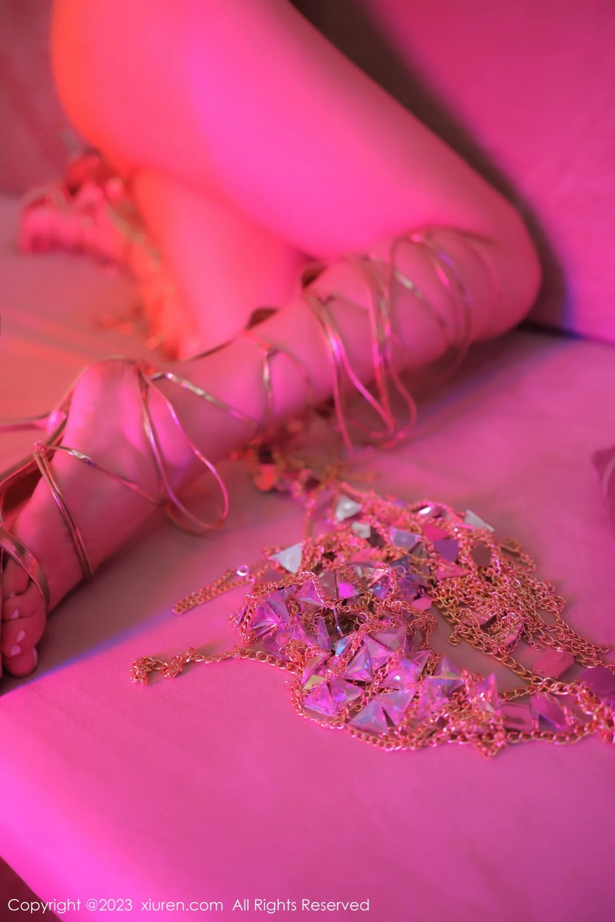XiuRen第7058期_模特大美妞儿性感链子比基尼服饰秀丰满身材油亮肌肤诱惑写真77P