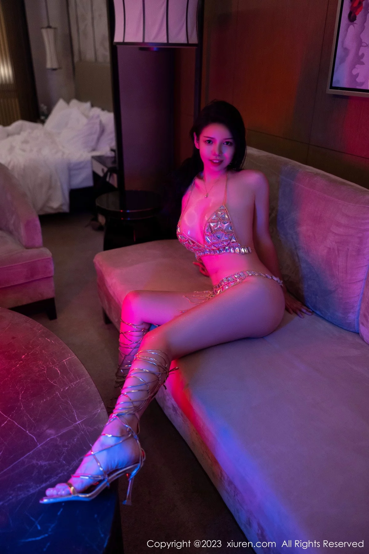 XiuRen第7058期_模特大美妞儿性感链子比基尼服饰秀丰满身材油亮肌肤诱惑写真77P