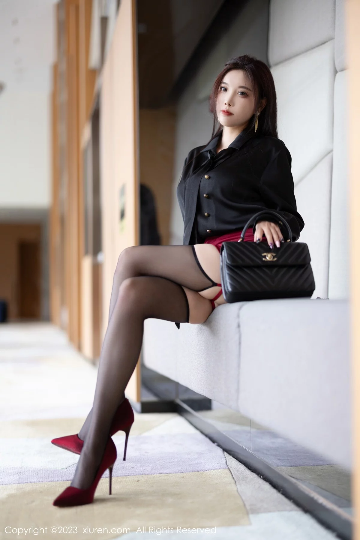 XiuRen第7062期_女神杨晨晨Yome脱深蓝上衣露性感肉色蕾丝边内衣迷人诱惑写真81P