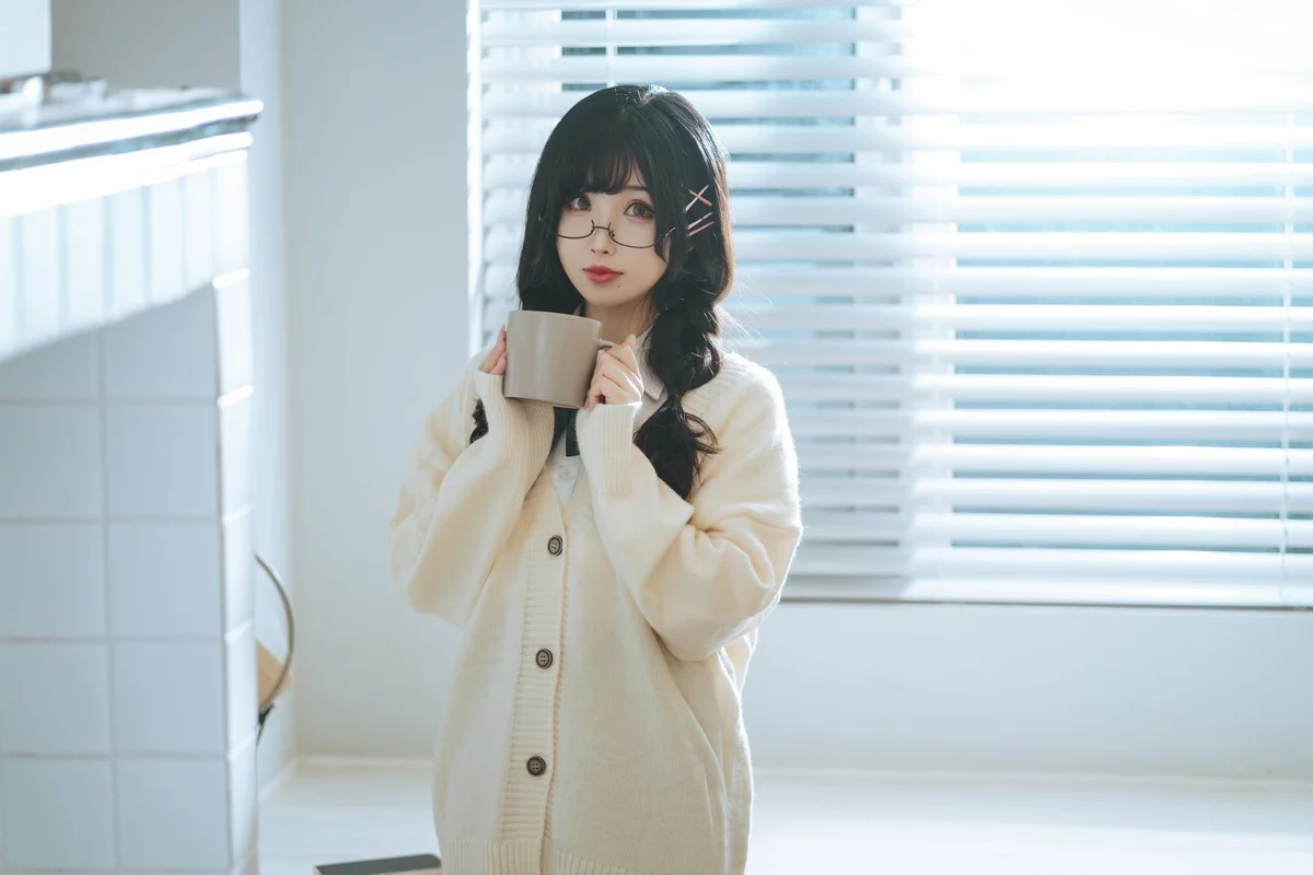 网络美女rioko凉凉子我的青梅主题私房半脱露超薄黑丝配粉色蕾丝内衣诱惑写真94P