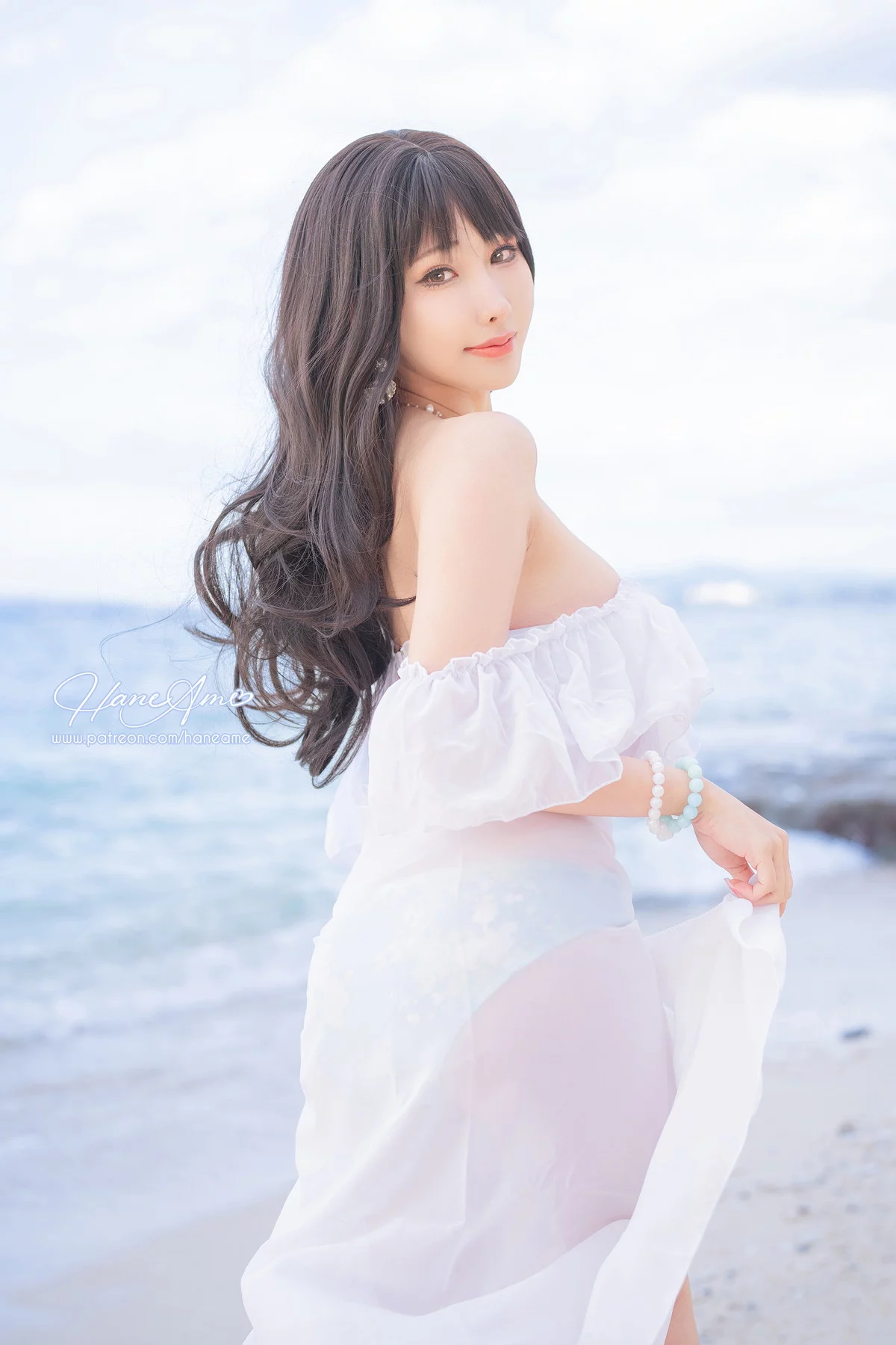 Coser美女雨波_HaneAme冲绳白沙之恋主题沙滩白色低胸服饰秀豪乳诱惑写真41P