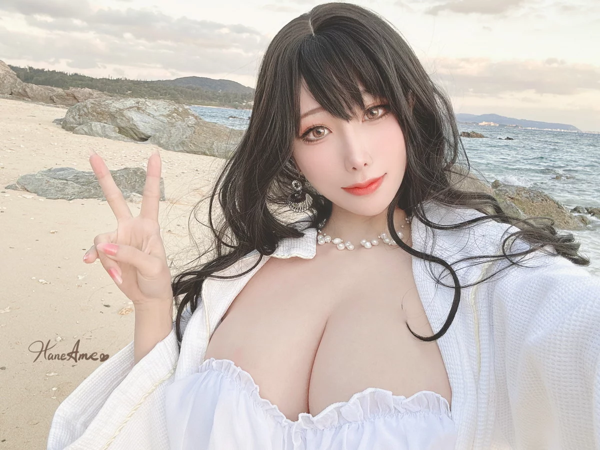Coser美女雨波_HaneAme冲绳白沙之恋主题沙滩白色低胸服饰秀豪乳诱惑写真41P