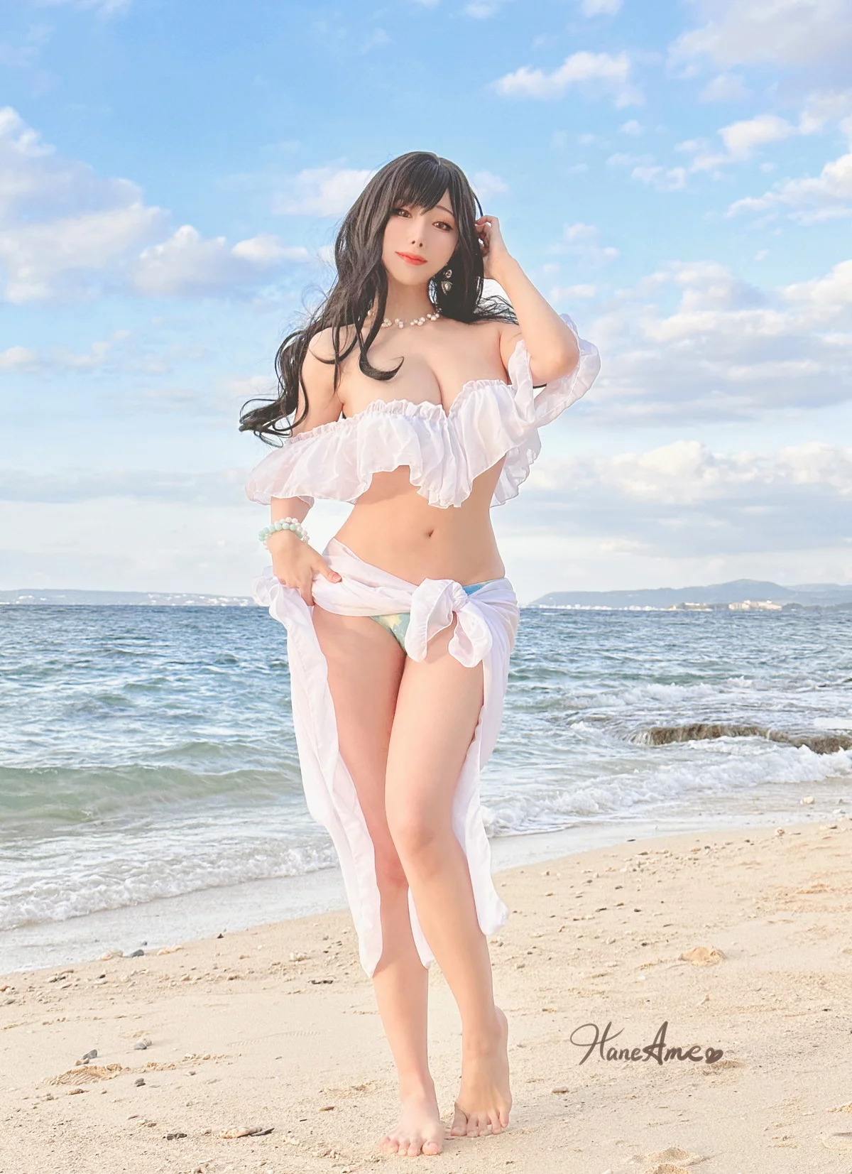Coser美女雨波_HaneAme冲绳白沙之恋主题沙滩白色低胸服饰秀豪乳诱惑写真41P