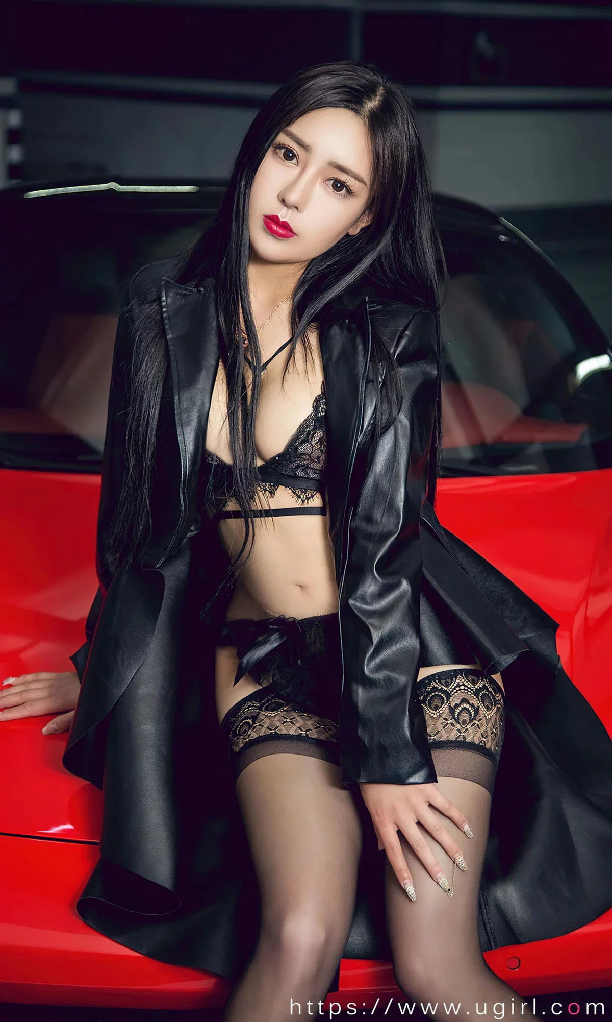 [Ugirls爱尤物]No.2620_模特吴美溪黑色外衣露性感黑色蕾丝内衣配缕空网袜诱惑写真35P