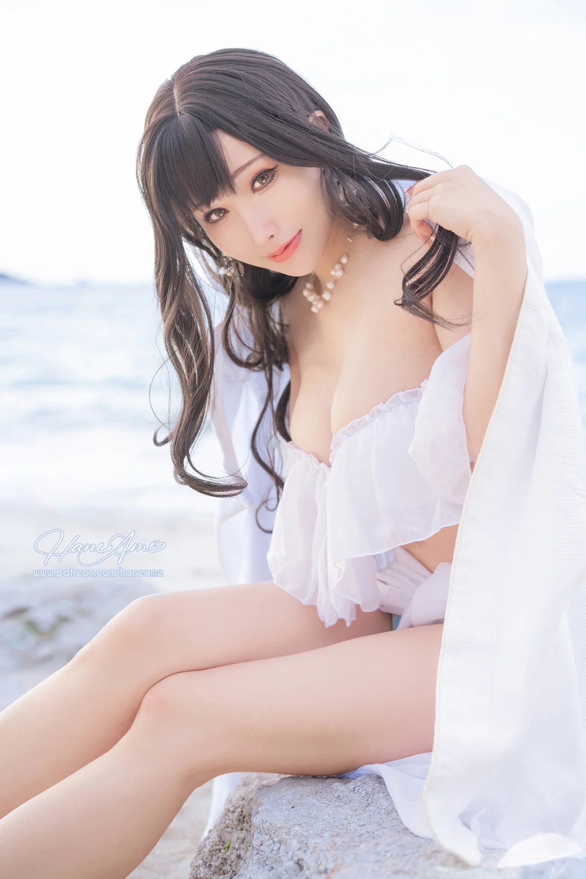 Coser美女雨波_HaneAme冲绳白沙之恋主题沙滩白色低胸服饰秀豪乳诱惑写真41P