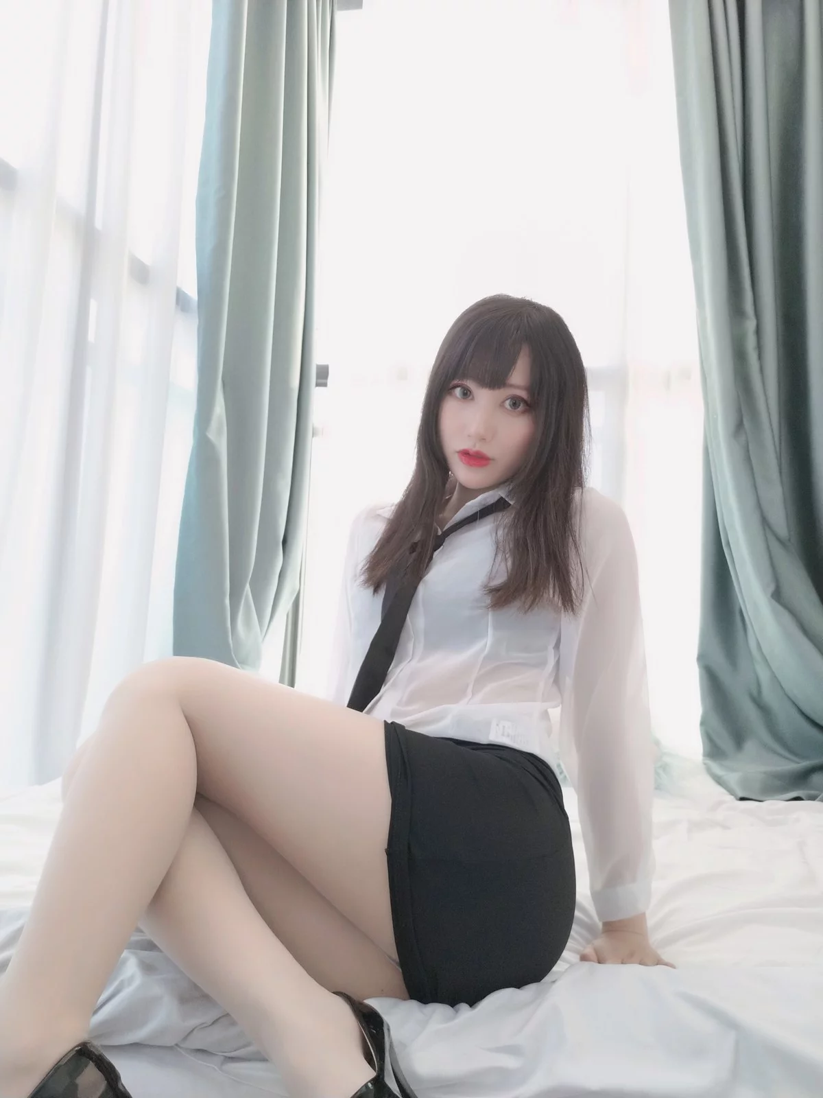 网络美女木之本果秘书下班后主题性感薄透白T配黑短裙秀惹火身材撩人诱惑写真108P