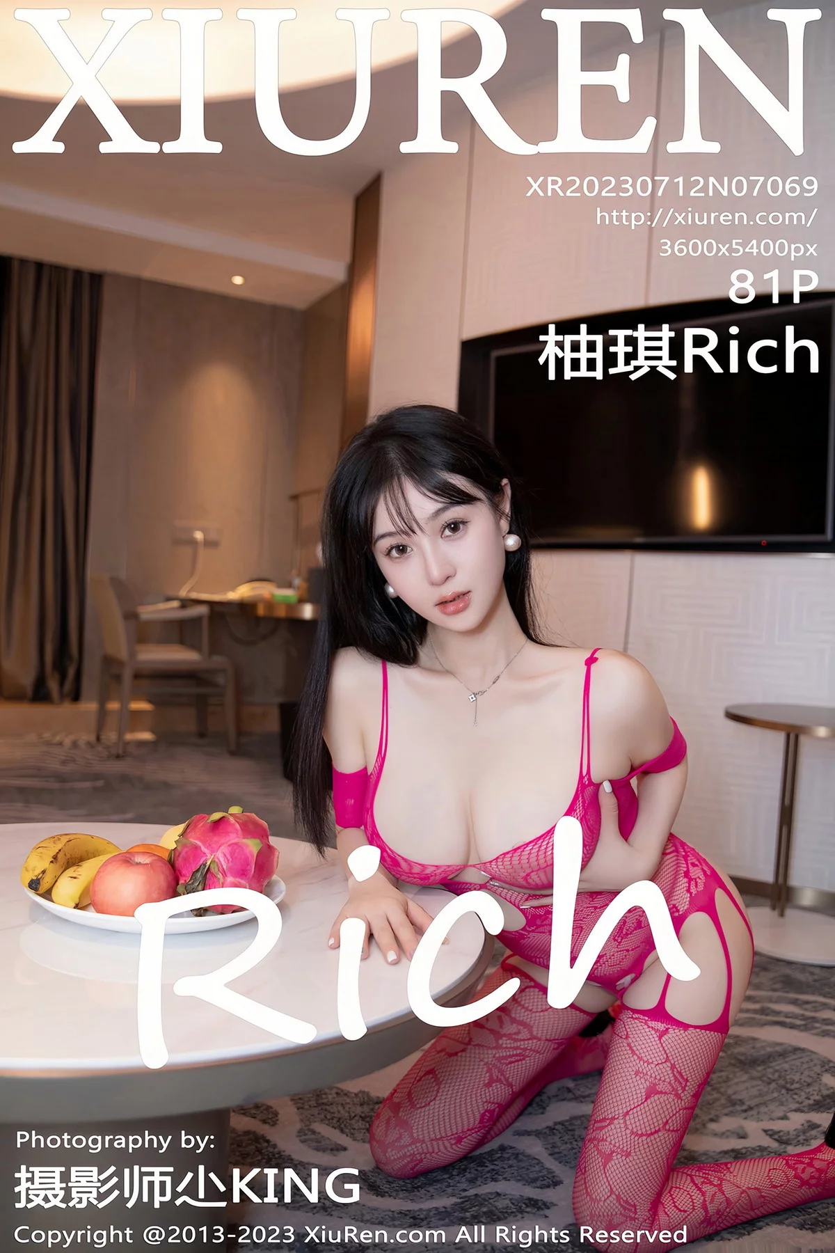 XiuRen第7069期_模特柚琪Rich性感粉红蕾丝情趣连体衣秀丰腴身姿撩人诱惑写真81P