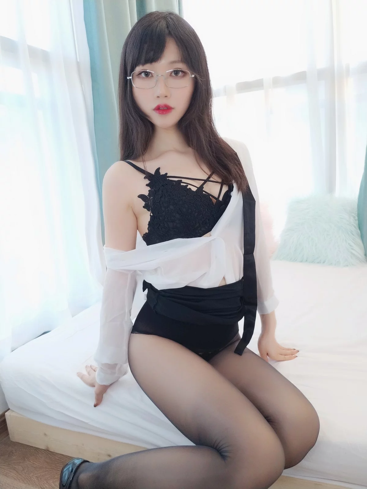 网络美女木之本果秘书下班后主题性感薄透白T配黑短裙秀惹火身材撩人诱惑写真108P