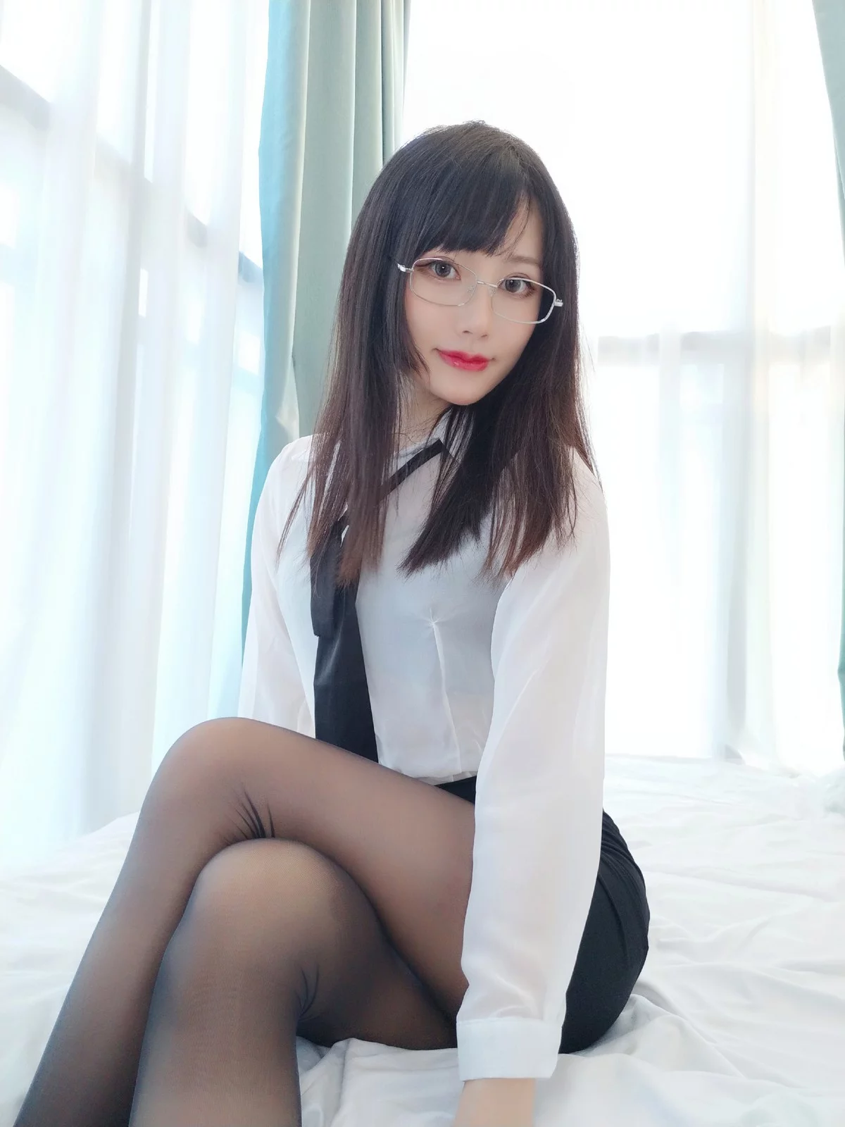 网络美女木之本果秘书下班后主题性感薄透白T配黑短裙秀惹火身材撩人诱惑写真108P
