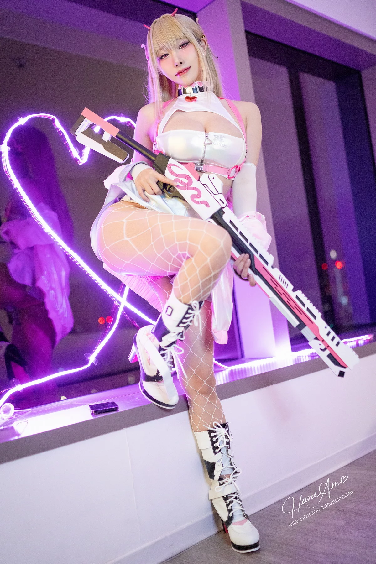 Coser美女雨波_HaneAme毒蛇主题性感白色套装配白丝网袜秀丰满身材诱惑写真45P
