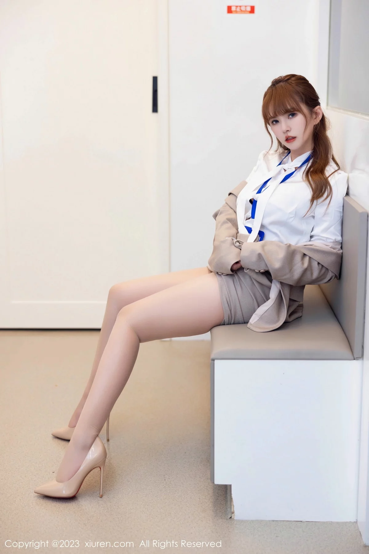 XiuRen第7073期_模特张思允Nice性感杏色Ol职业装半脱秀丰满身材迷人诱惑写真89P