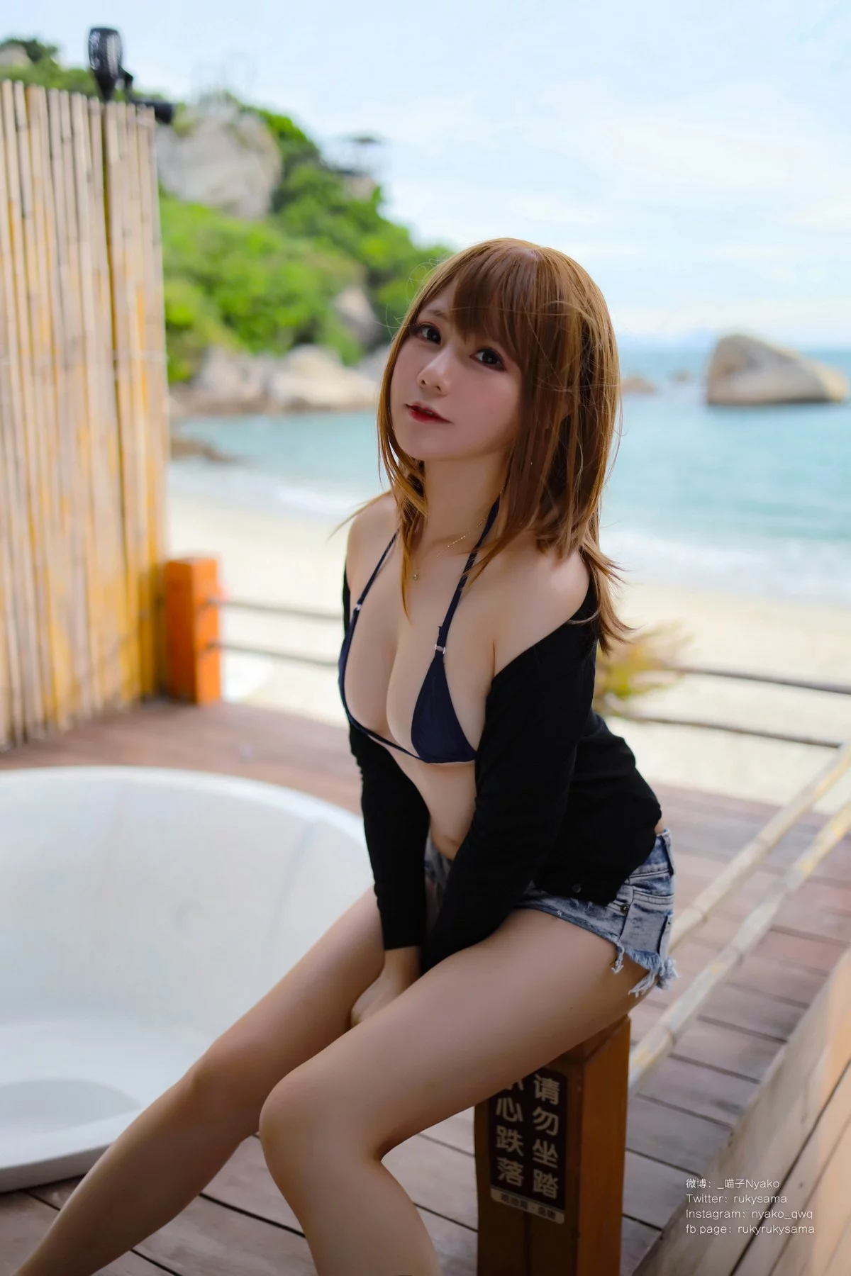 网络美女Nyako喵子夏之彼女主题泳池性感黑色比基尼秀完美身材迷人诱惑写真148P