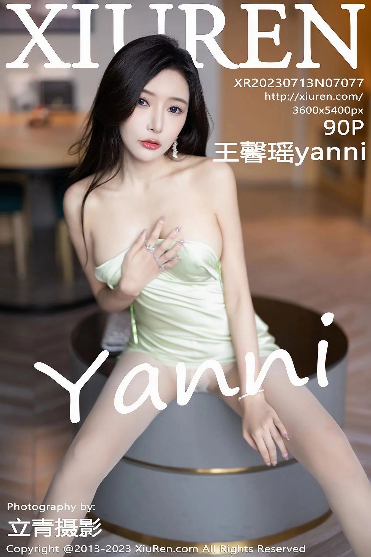 XiuRen第7077期_女神王馨瑶yanni红色蕾丝睡衣配超薄无内肉丝秀惹火身材诱惑写真90P