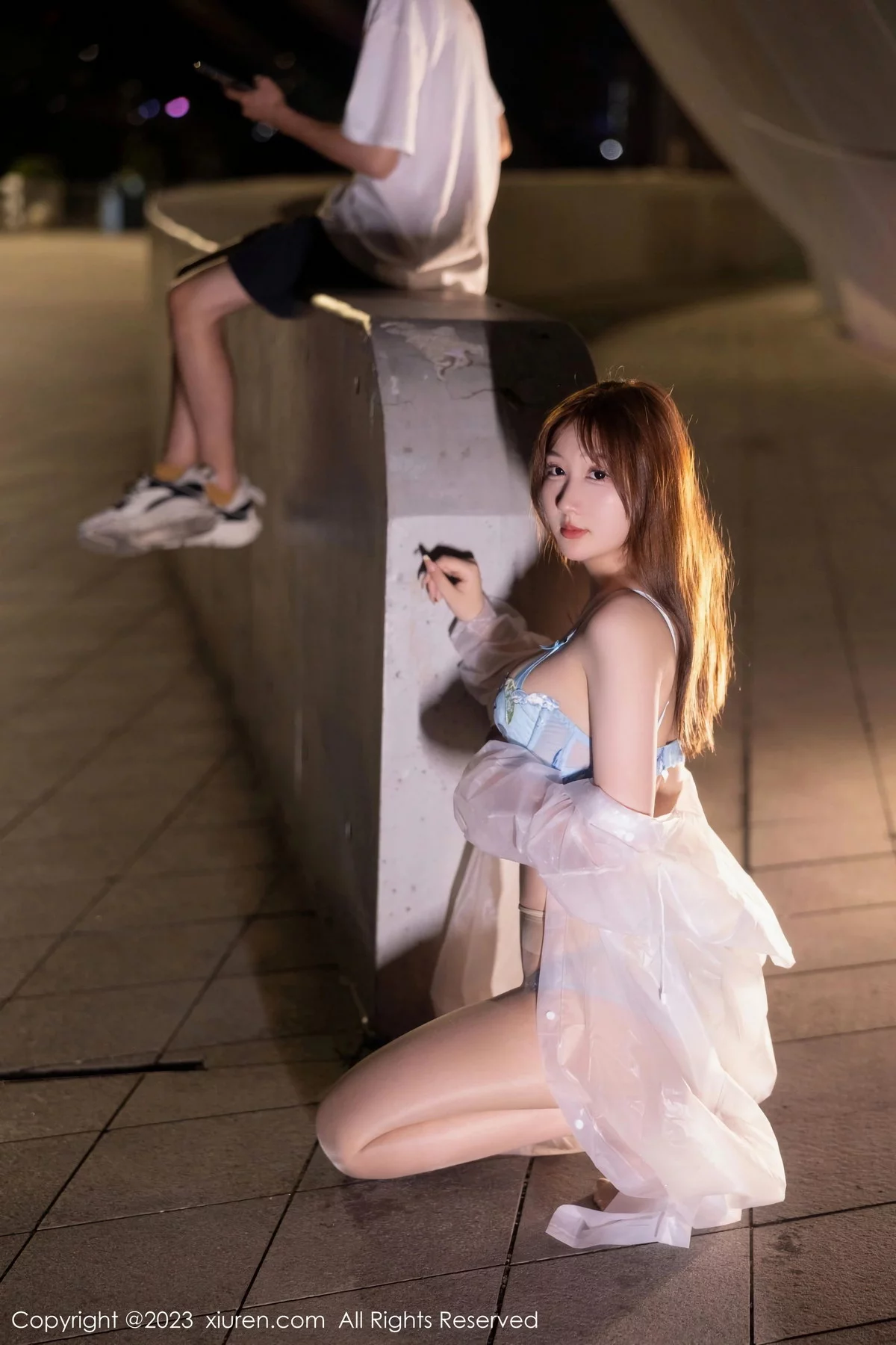 XiuRen第7072期_模特江真真户外绿灰卫衣+性感蓝色蕾丝内衣秀完美身材诱惑写真80P