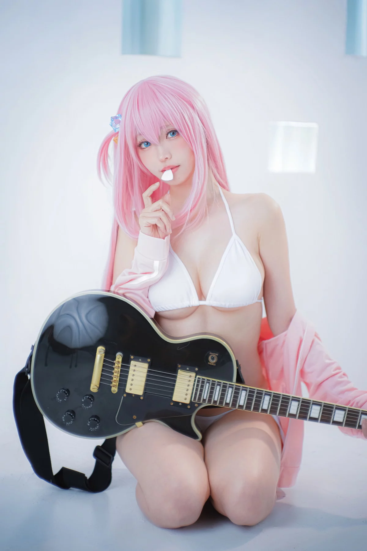 Coser妹子Ely_eee-2023.May D-Hitori Goto主题脱粉色外衣露性感白色内衣诱惑写真31P
