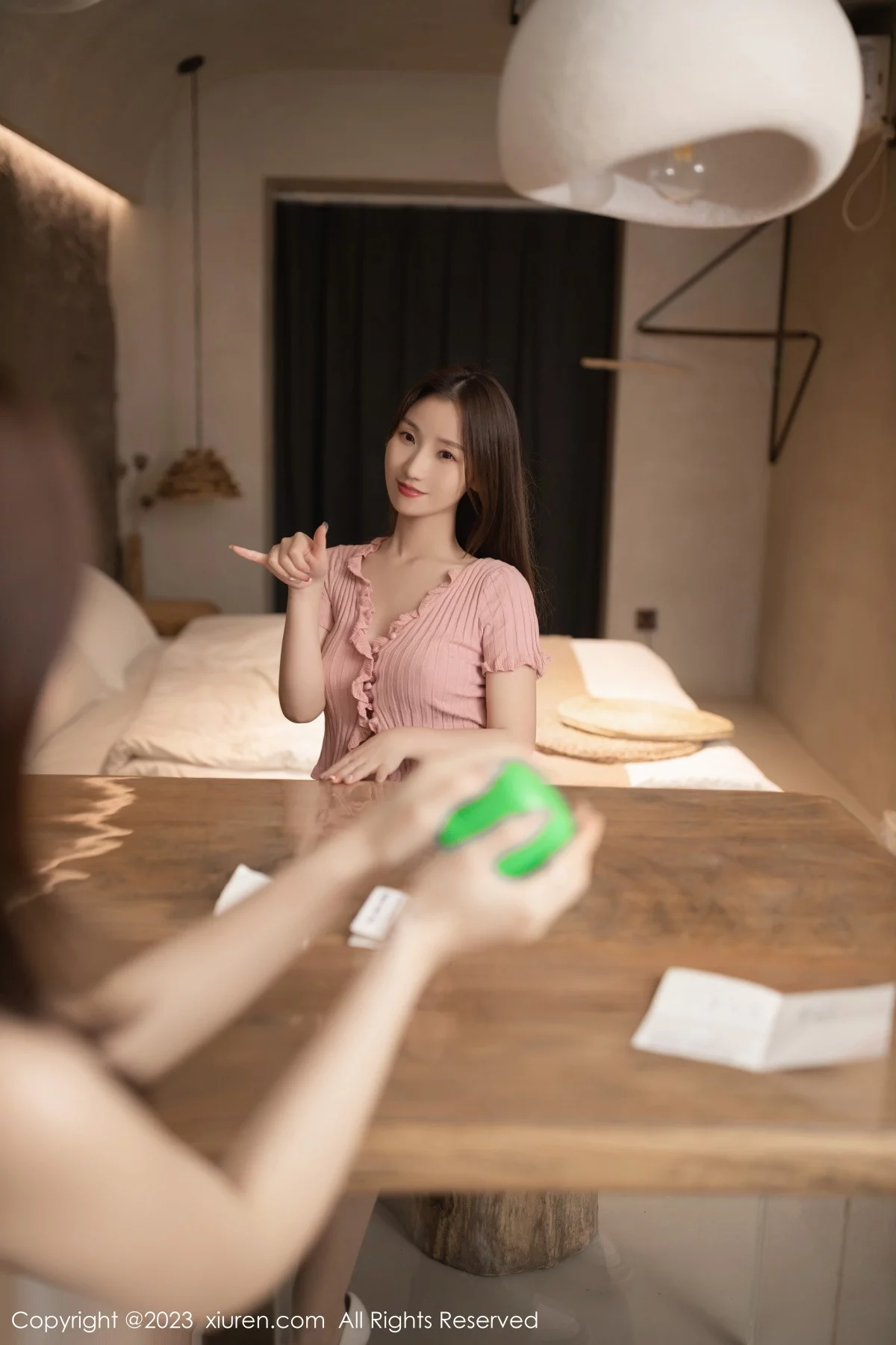 XiuRen第7084期_模特鱼子酱Fish＆杏子Yada私房姐妹花半脱秀完美身材诱惑写真82P