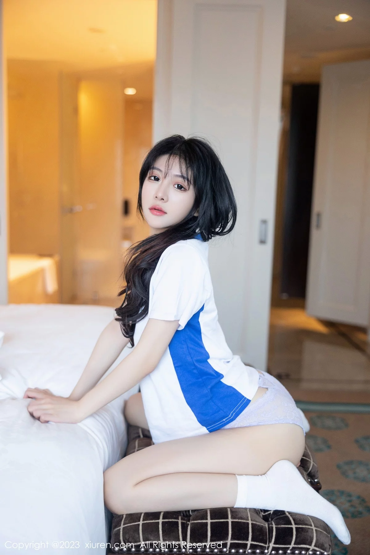 XiuRen第7085期_模特幼幼性感学妹装扮半脱露蕾丝内衣秀完美身材迷人诱惑写真102P