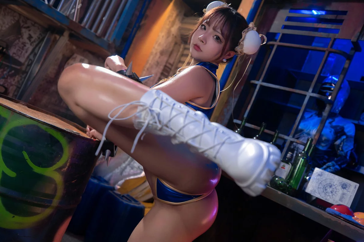 网络美女yuuhui玉汇街头霸王春丽主题性感春丽装扮露油亮肌肤秀翘臀诱惑写真89P