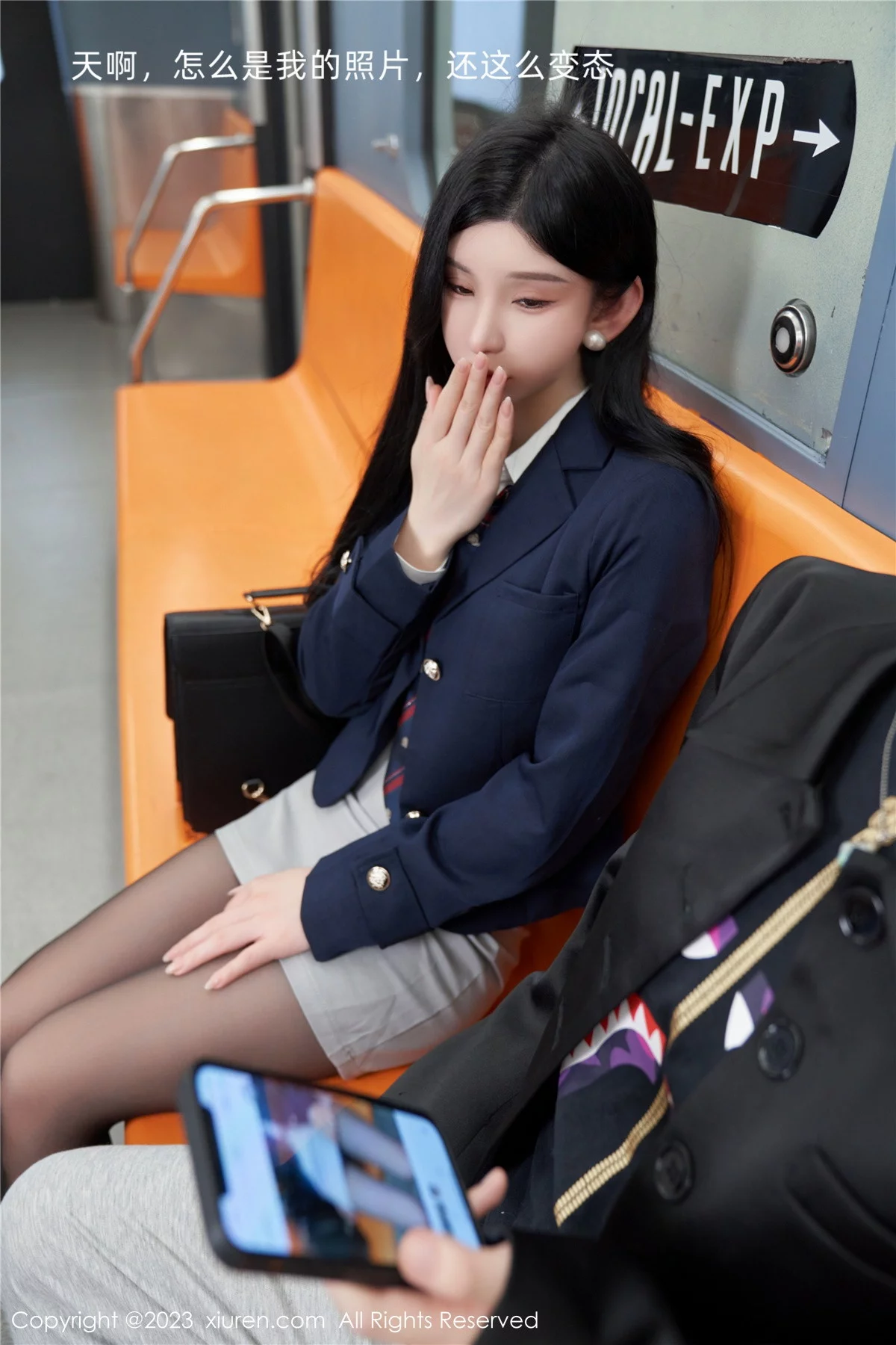 XiuRen第7086期_女神周于希Sally地铁场景性感白色内衣配超薄黑丝完美诱惑写真100P