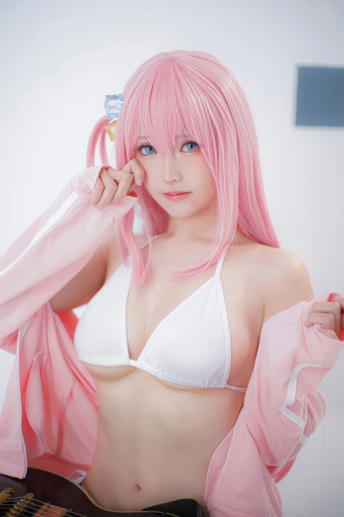 Coser妹子Ely_eee-2023.May D-Hitori Goto主题脱粉色外衣露性感白色内衣诱惑写真31P