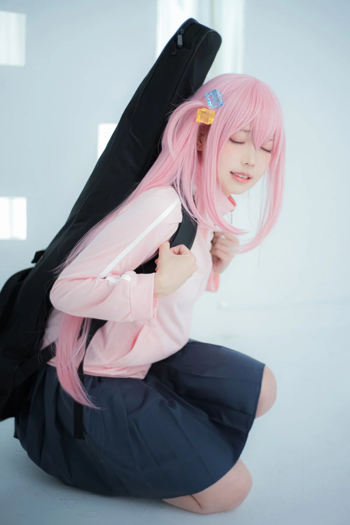 Coser妹子Ely_eee-2023.May D-Hitori Goto主题脱粉色外衣露性感白色内衣诱惑写真31P