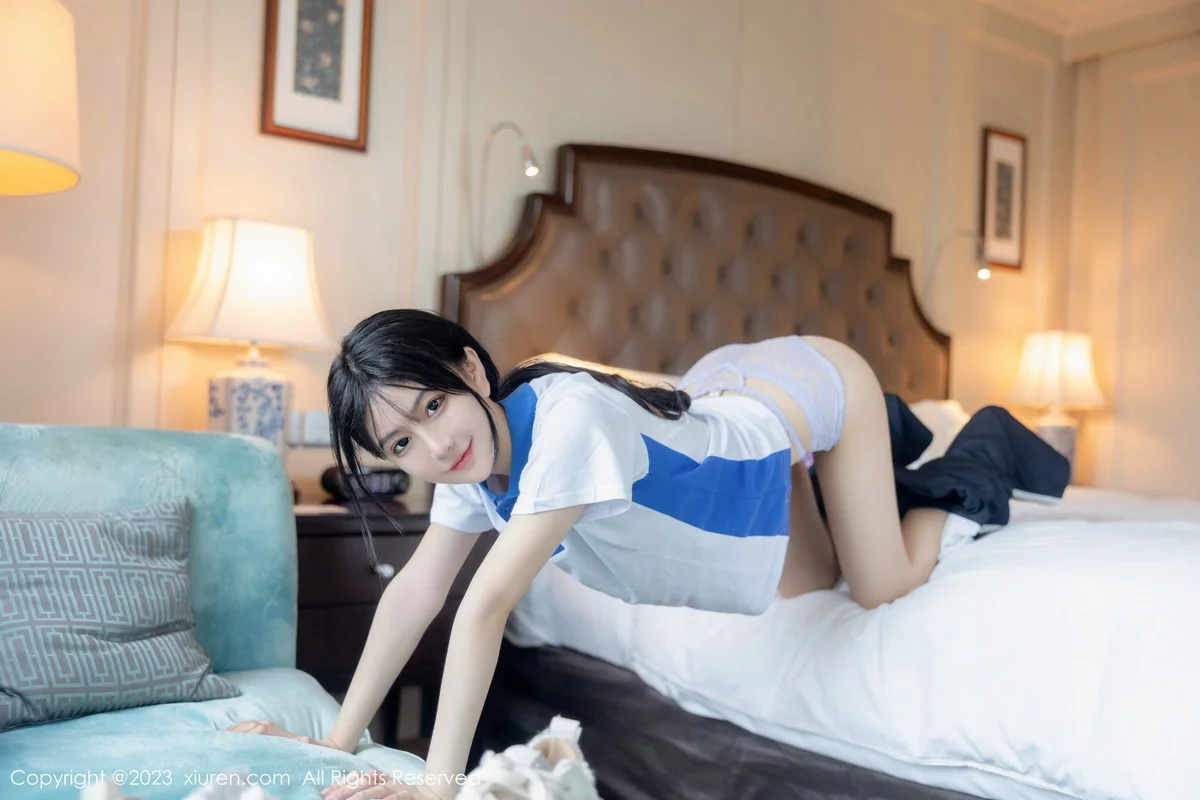 XiuRen第7085期_模特幼幼性感学妹装扮半脱露蕾丝内衣秀完美身材迷人诱惑写真102P