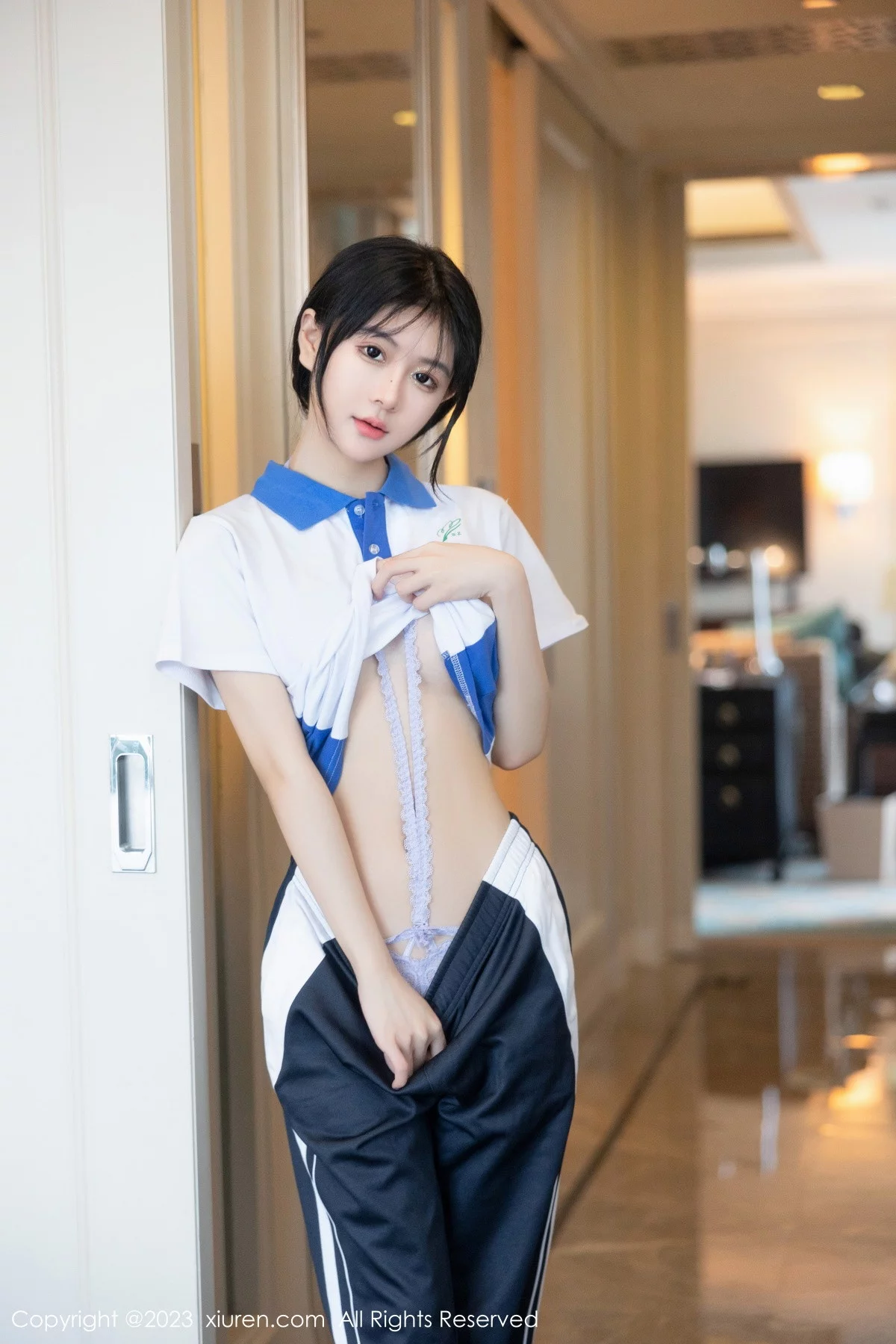 XiuRen第7085期_模特幼幼性感学妹装扮半脱露蕾丝内衣秀完美身材迷人诱惑写真102P