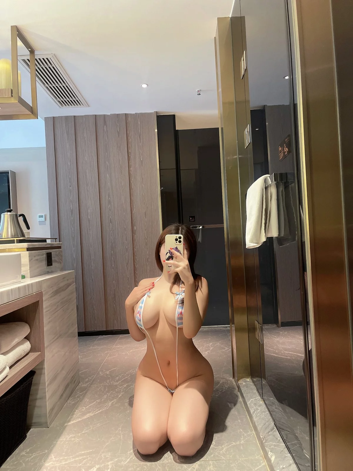 网红小姐姐奶宝妹纸羞耻的辣妹主题私房性感三点式内衣秀豪乳翘臀诱惑写真60P