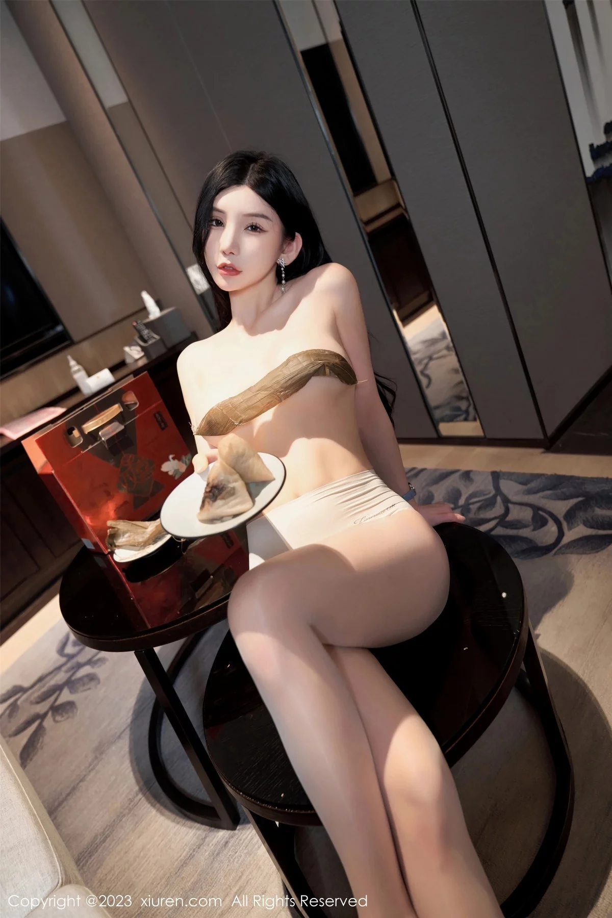 XiuRen第6963期_女神周于希Sally脱白色长裙粽叶裹身秀惹火身材撩人诱惑写真108P