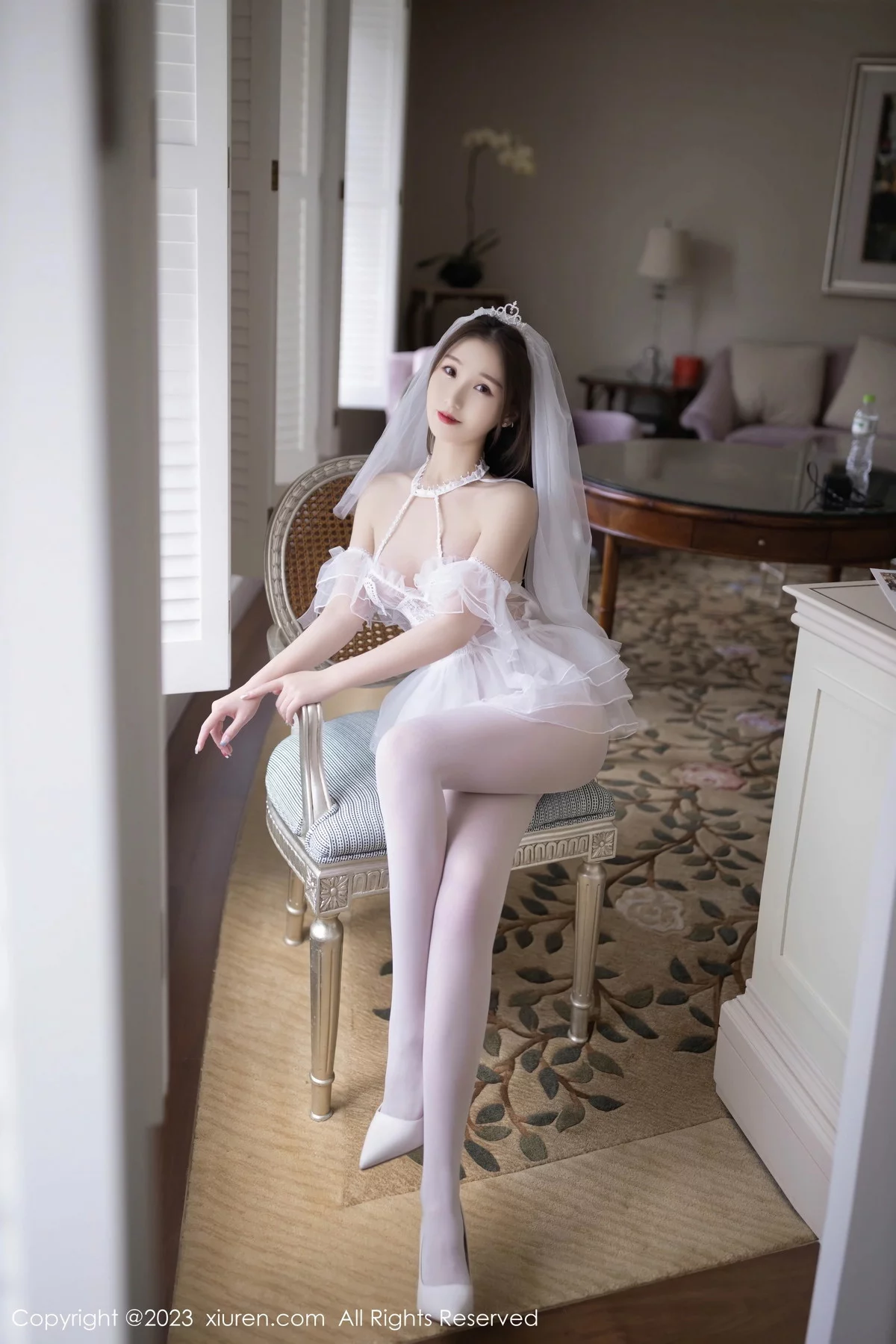 XiuRen第7104期_模特杏子Yada白色蕾丝薄透婚纱配无内白丝秀惹火身材诱惑写真85P