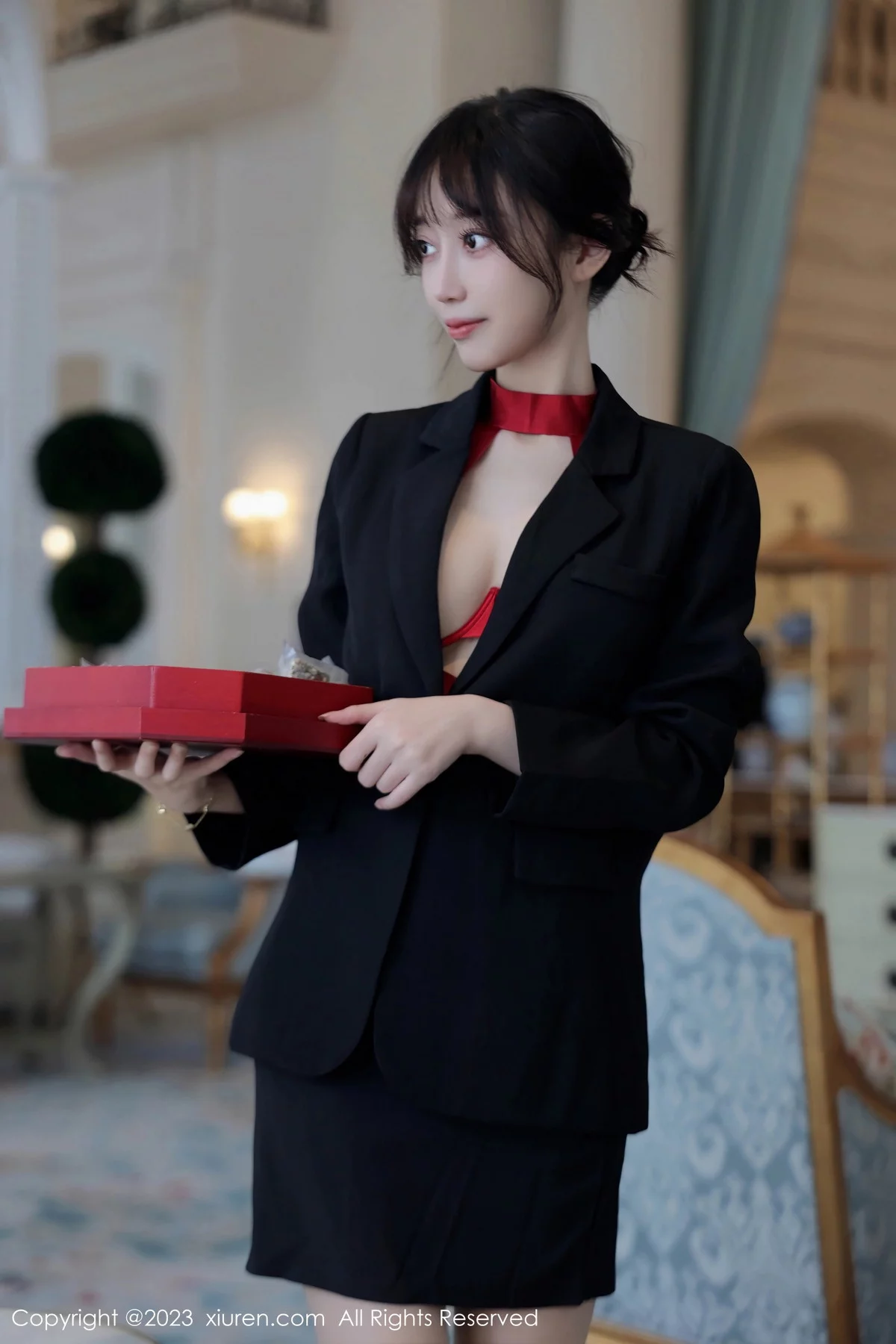 XiuRen第7102期_模特玥儿玥er脱深色西服露性感红色情趣服配黑丝吊袜诱惑写真63P