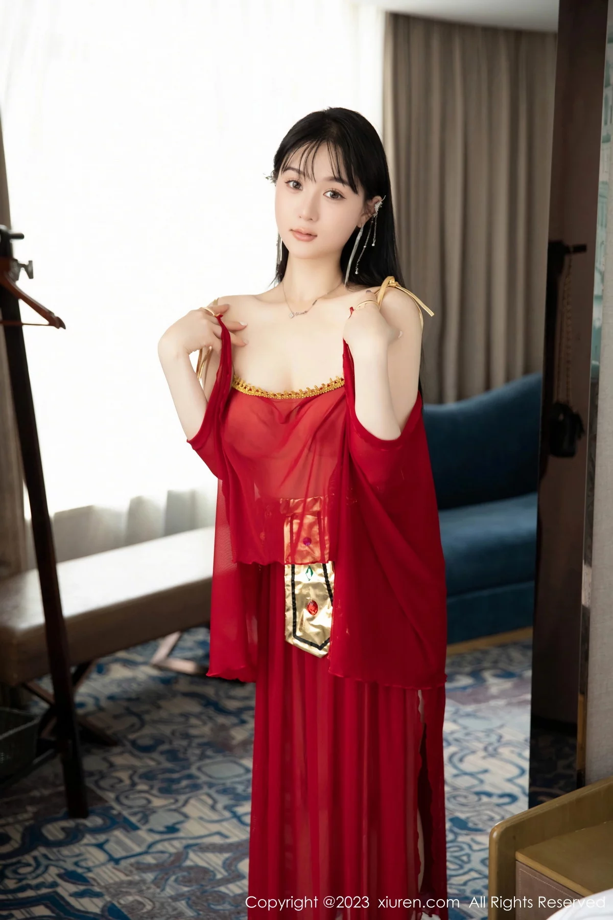 XiuRen第7103期_模特柚琪Rich私房脱性感红色西域舞服秀曼妙身姿撩人诱惑写真74P