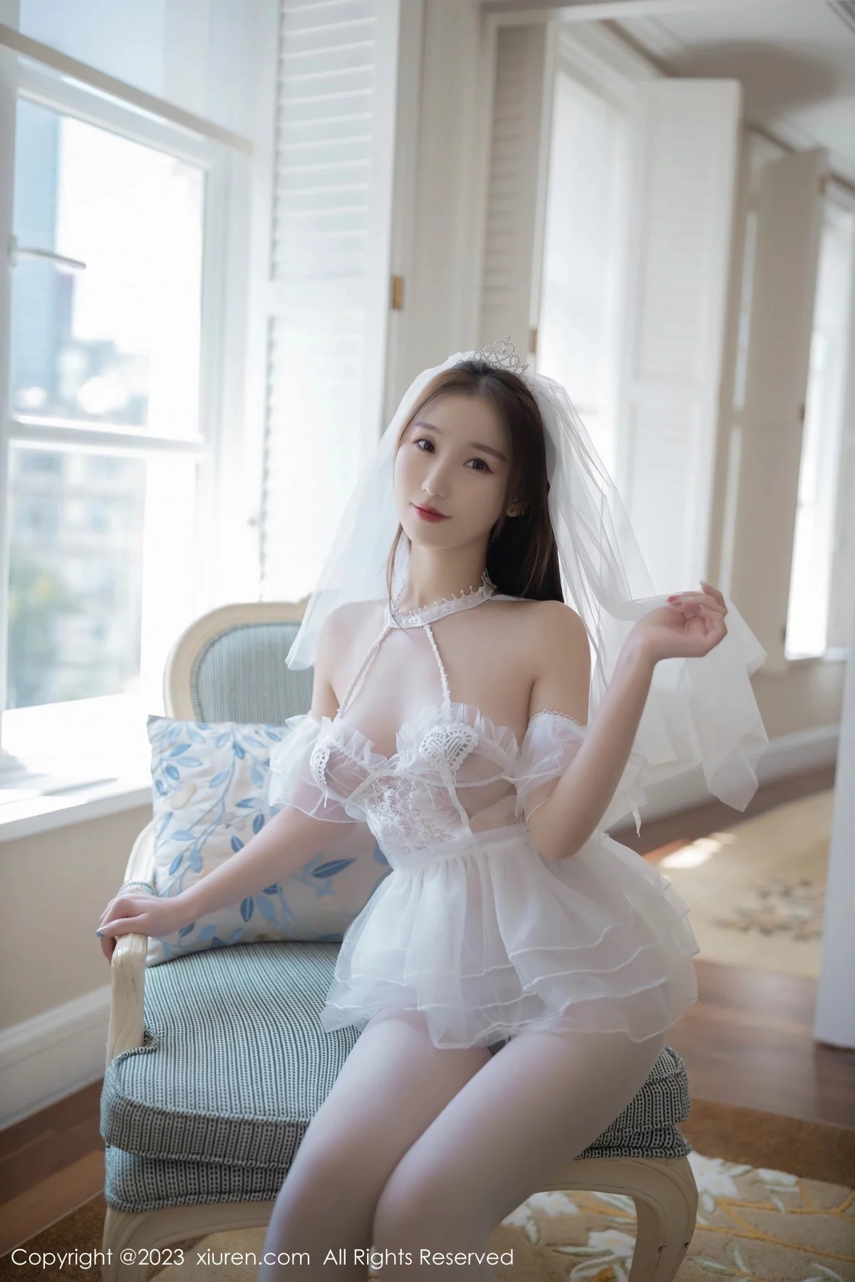 XiuRen第7104期_模特杏子Yada白色蕾丝薄透婚纱配无内白丝秀惹火身材诱惑写真85P