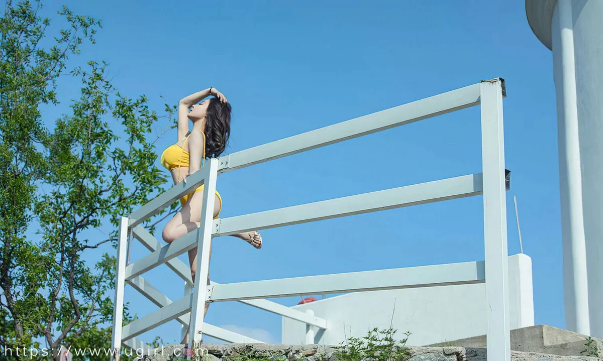[Ugirls爱尤物]No.2626_模特筱慧心之海岛主题户外性感黄色比基尼秀完美身材诱惑写真35P