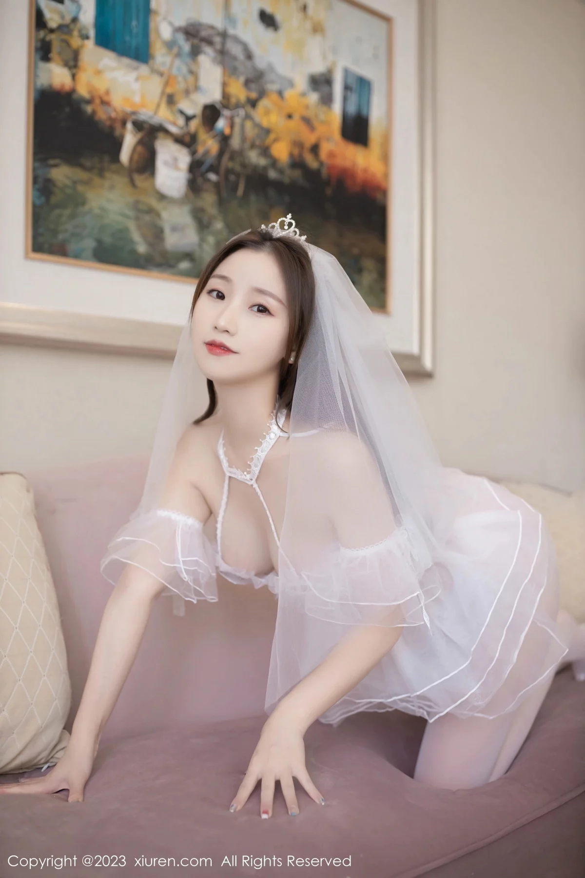 XiuRen第7104期_模特杏子Yada白色蕾丝薄透婚纱配无内白丝秀惹火身材诱惑写真85P