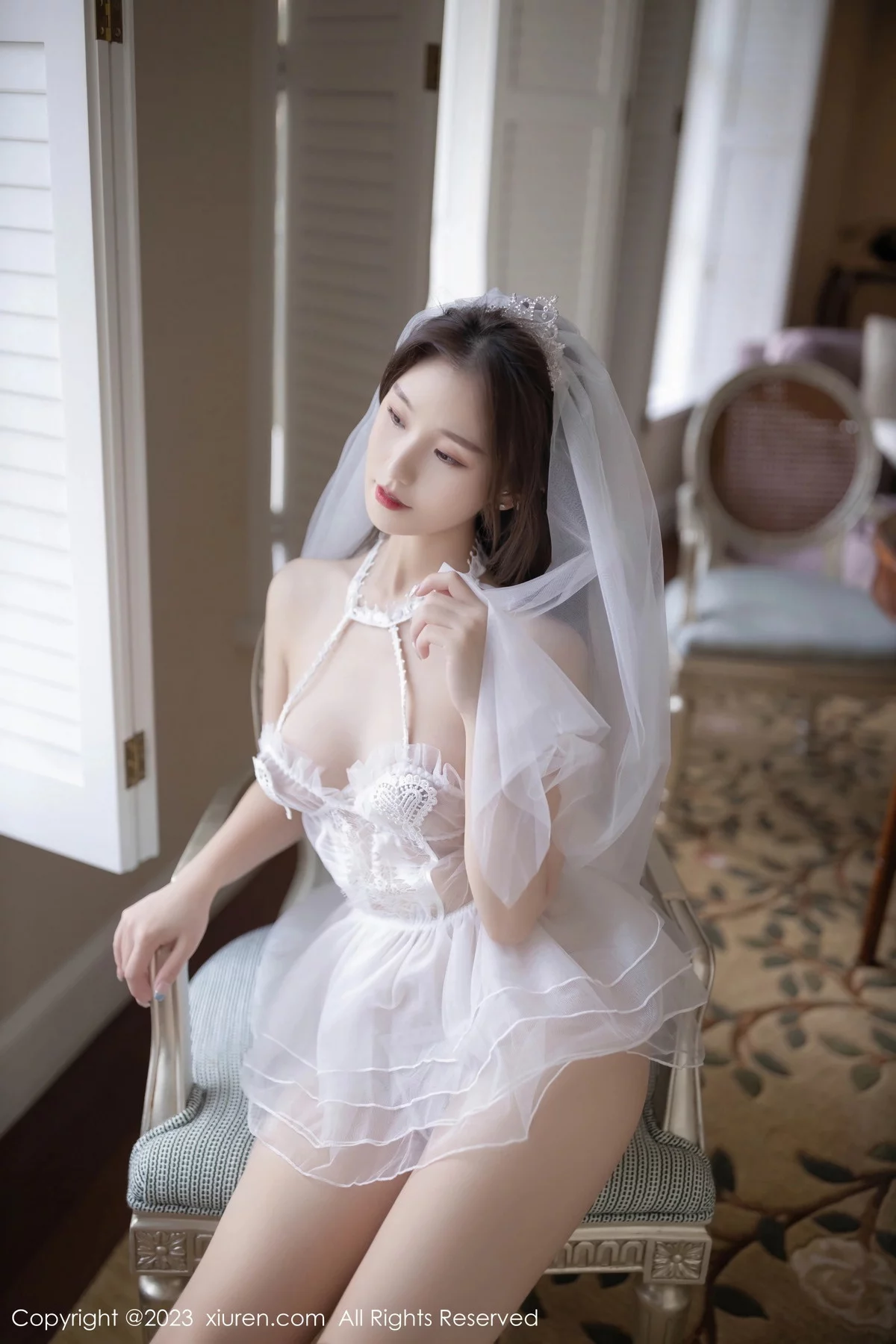XiuRen第7104期_模特杏子Yada白色蕾丝薄透婚纱配无内白丝秀惹火身材诱惑写真85P