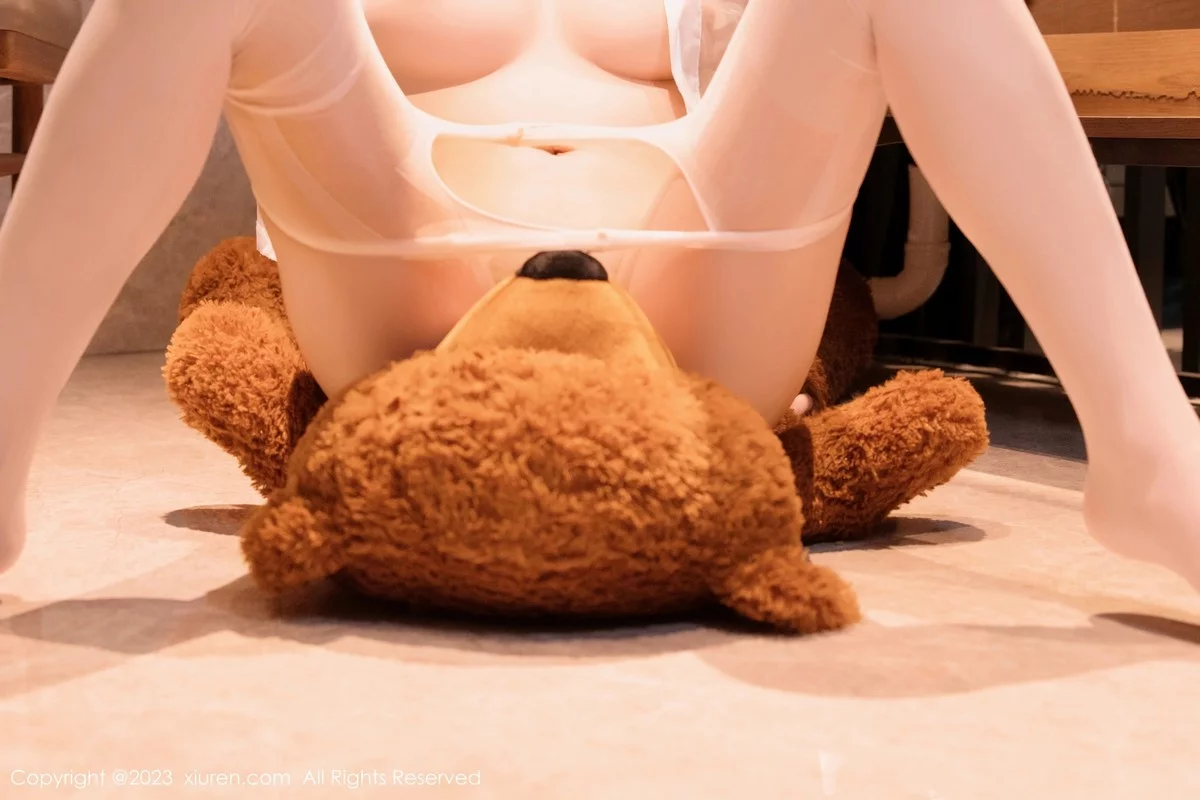 XiuRen第6964期_模特杨可可coco浅色薄纱服饰+黑色情趣服饰秀惹火身材诱惑写真85P