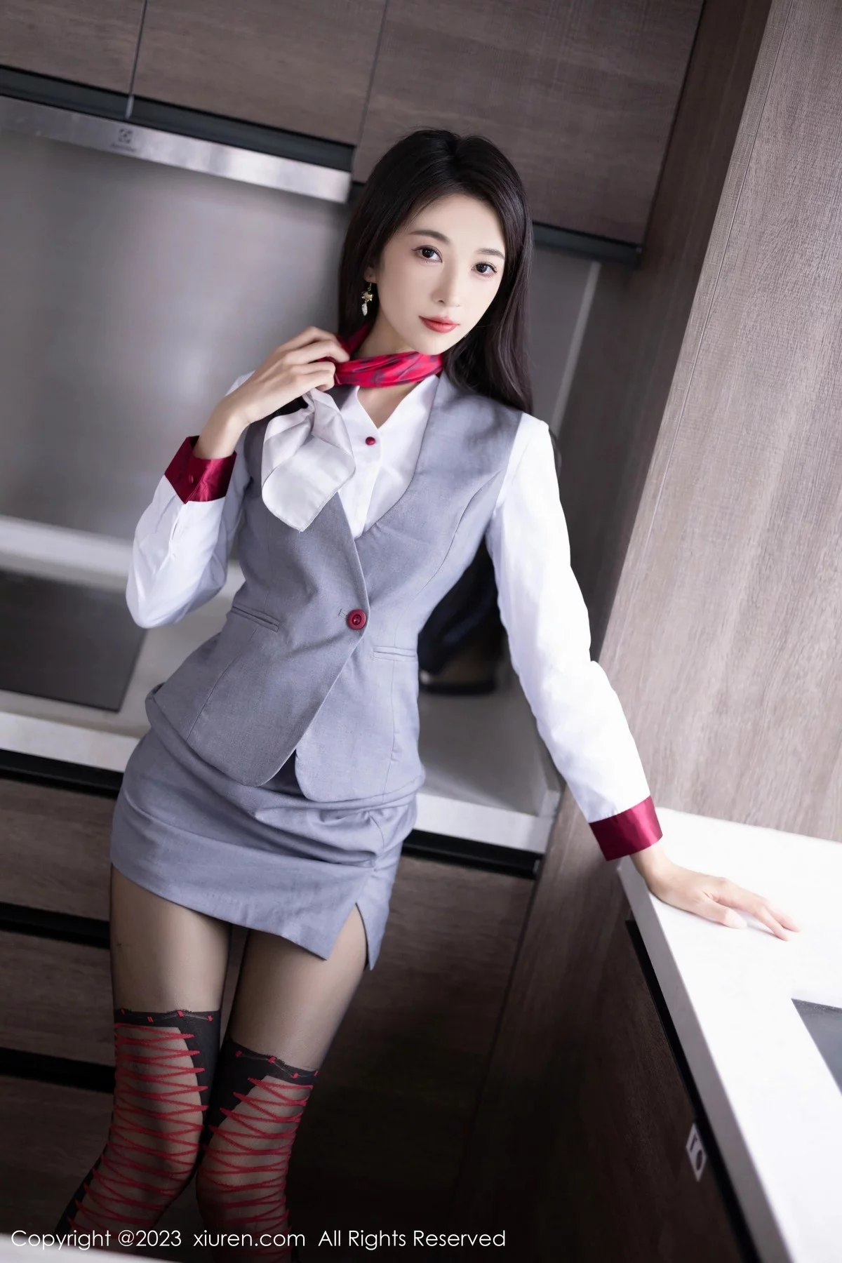 XiuRen第6967期_模特林乐一性感灰色制服露黑色轻透连体衣秀曼妙身姿诱惑写真87P