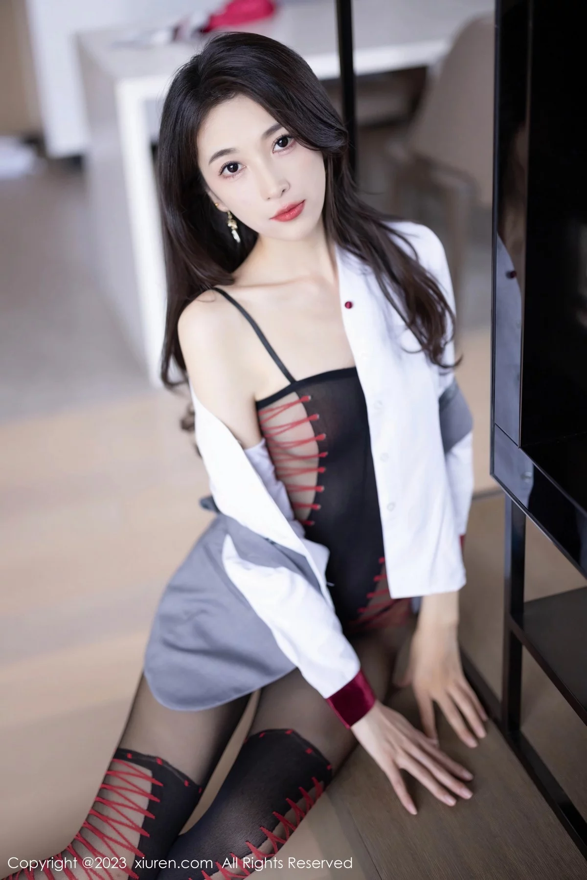 XiuRen第6967期_模特林乐一性感灰色制服露黑色轻透连体衣秀曼妙身姿诱惑写真87P