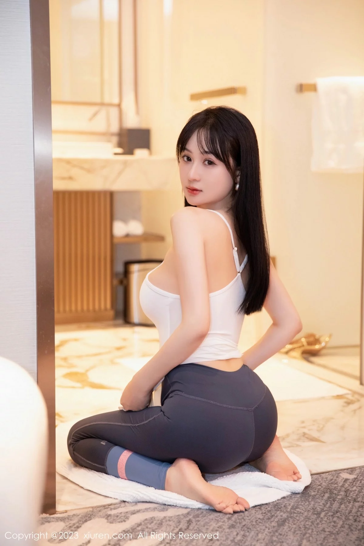 XiuRen第6968期_模特柚琪Rich浴室场景性感白色轻透吊带服秀丰满身材诱惑写真83P