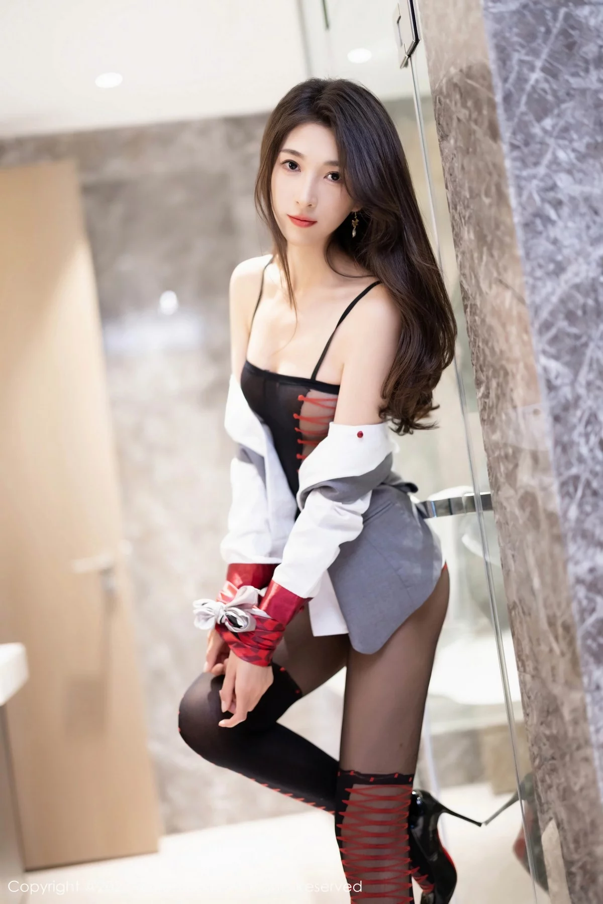 XiuRen第6967期_模特林乐一性感灰色制服露黑色轻透连体衣秀曼妙身姿诱惑写真87P