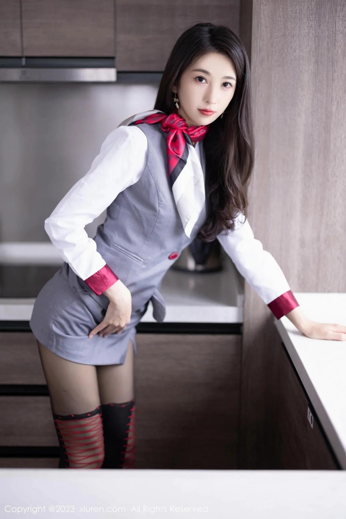 XiuRen第6967期_模特林乐一性感灰色制服露黑色轻透连体衣秀曼妙身姿诱惑写真87P